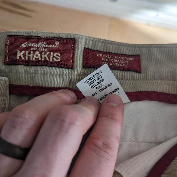 Eddie Bauer relaxed khaki pants 35 waist 35x30 - Picture 2 of 14